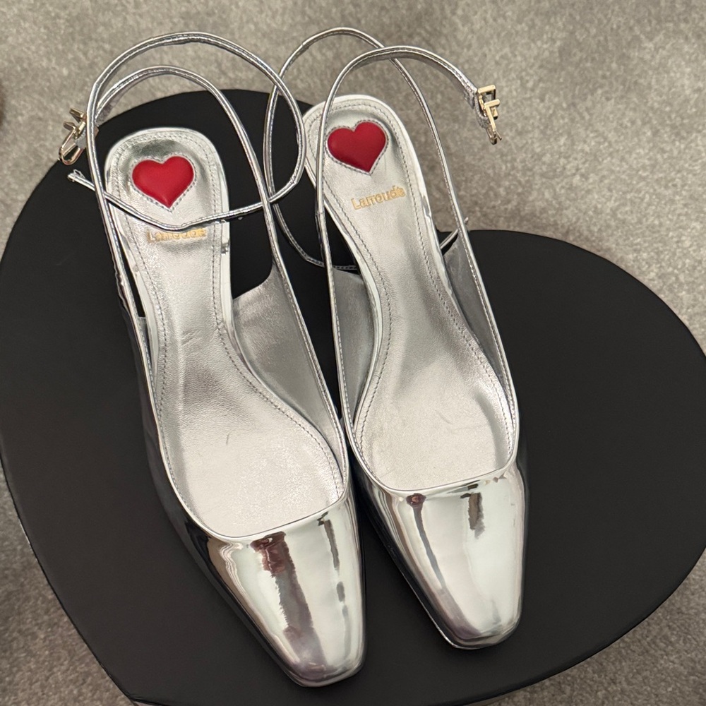 Larroude Elegant Black Heart Box